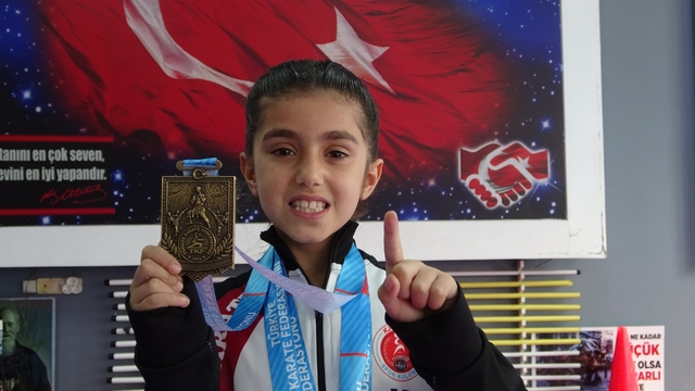 5 yaşında başladığı karate sporunda 7 yaşında Türkiye şampiyonu oldu
Zeynep Bilal Öztekin: "Kimse şampiyon olacağıma inanmadı ancak vazgeçmedim"