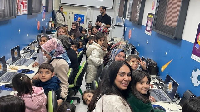 Veliler ve öğrenciler kodlama etkinliğinde buluştu