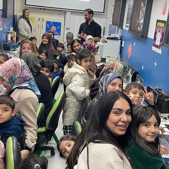 Veliler ve öğrenciler kodlama etkinliğinde buluştu