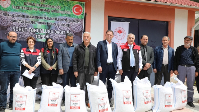 Elazığ'da 150 üreticiye 24 ton nohut tohumu dağıtıldı