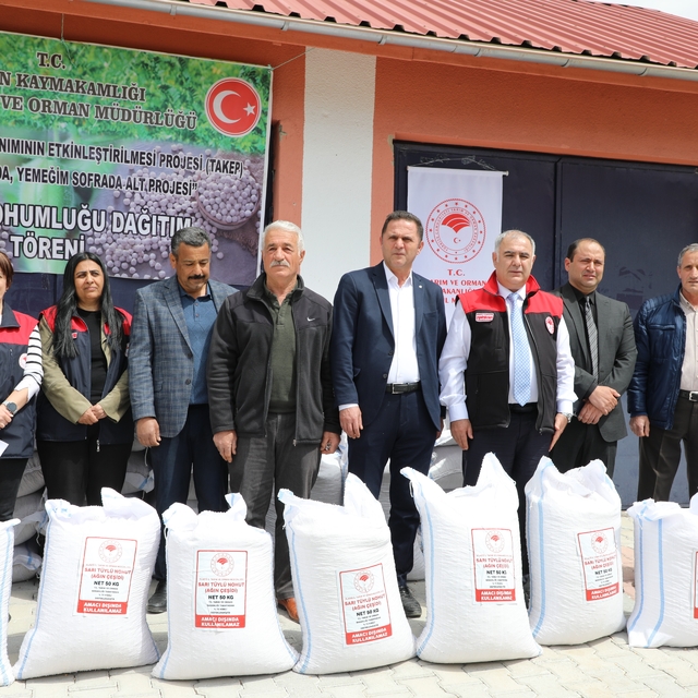 Elazığ'da 150 üreticiye 24 ton nohut tohumu dağıtıldı