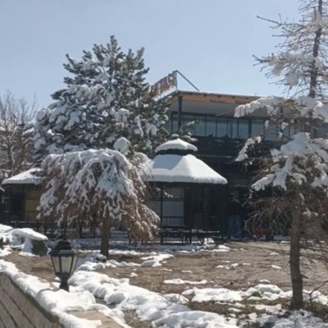 Özalp'ta nisan karı etkili oldu