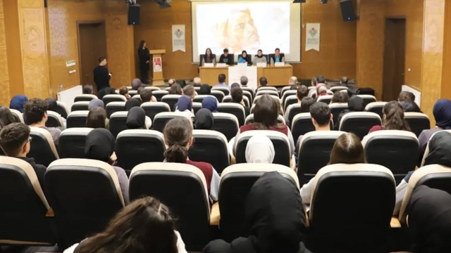 Bayburt'ta öğrenciler Sait Faik Abasıyanık'ı panelde anlattı