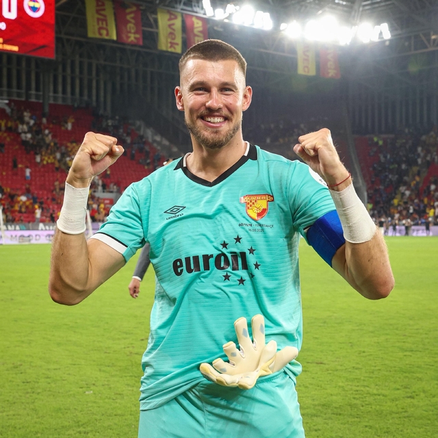 Göztepe'de Lis'e Lech Poznan kancası