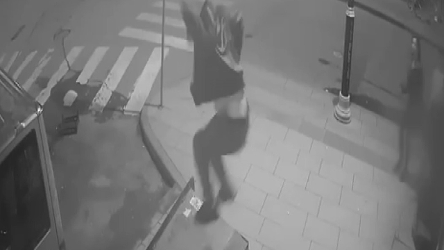 Arkadaşına sinirlendi, hırsını elektrik panosuna saldırarak aldı