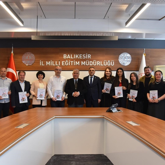 Trafik Güvenliği ders kitabı öğrencilerle buluştu