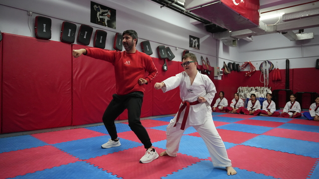 Down sendromlu Berke, tekvandoda Türkiye ve dünya dereceleri istiyor
