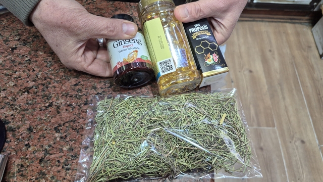 Dikkat dağınıklığı için kullanılabilecek bitkisel ürünler
Bu bitkiler sınava çalışan öğrencilerin odaklanmalarına yardımcı oluyor
Aktar Metin Ağılönü:
"Verilen ölçüler miktarında kullanılırsa bu ürünlerin faydası olur"
"Hastalığı olanlar mutlaka doktor tavsiyesi almalı"