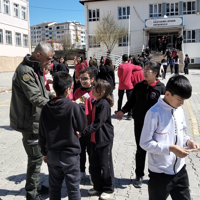 Elazığ'da öğrencilere orman yangını ile mücadele çalışması