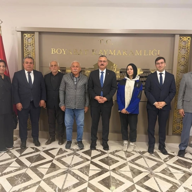 Sinoplu genç kız, azmiyle yılın çırağı olmaya aday