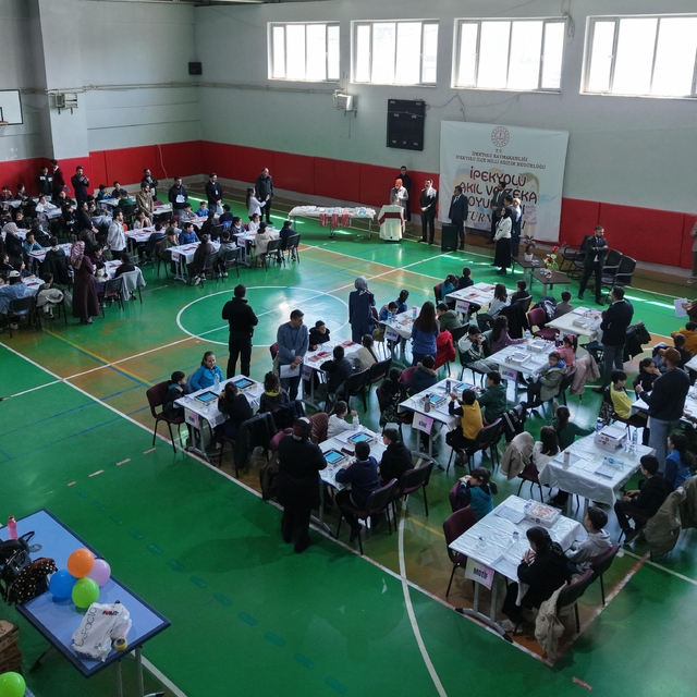 İpekyolu'nda akıl dolu rekabet: 180 öğrenci zekâ oyunlarında ter döktü