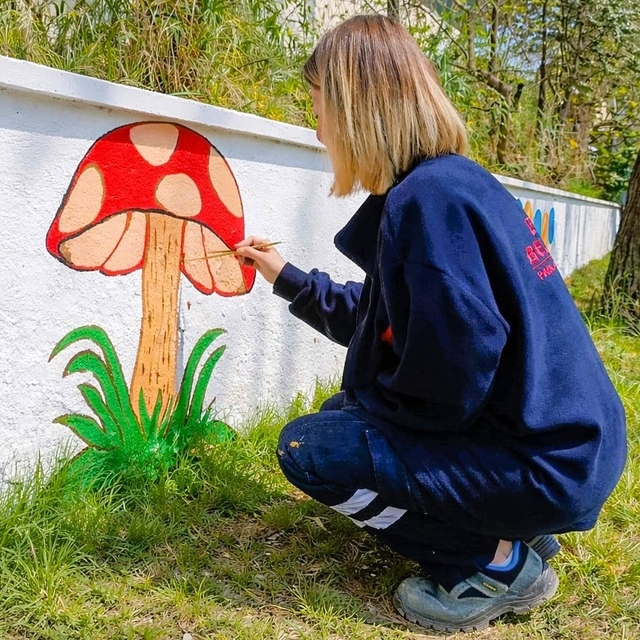 Efeler'in parkları renkleniyor