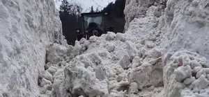 Rize'de yayla yollarında 5 metrelik kar temizliği