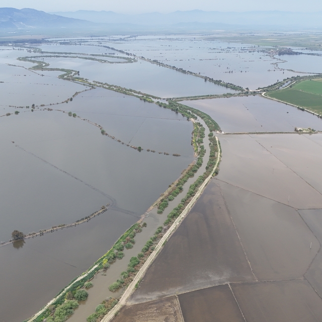 Söke'deki taşkının izleri havadan görüntülendi
Sular altında kalan araziler...