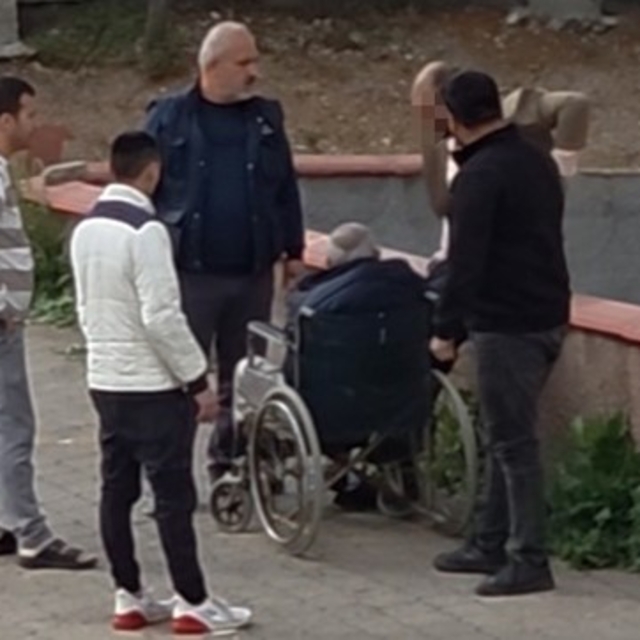 Yaşlı babasına sert çıkan şahıs, yanlış anlaşılınca darp edildi