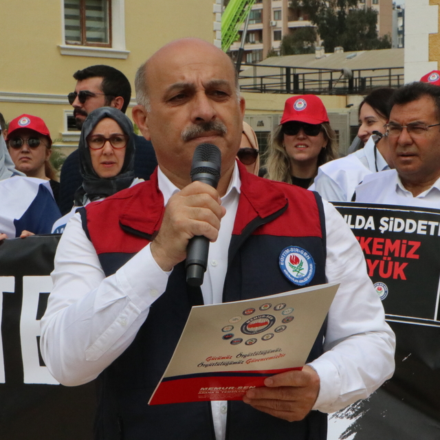 Adana'da öğretmenler, eğitimde şiddete 'dur' demek için iş bıraktı