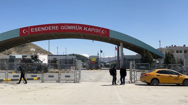 Esendere Sınır Kapısı'nda "güvenli geçiş" mesaisi sürüyor