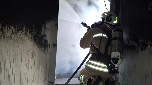 Mardin'de müstakil evin damındaki kulübede çıkan yangın söndürüldü