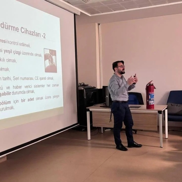 Ayancık'ta sağlıkçılara afet bilgilendirmesi