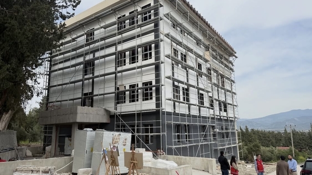 Arsuz'da sosyal hizmet merkezi binasında çalışmalar sürüyor