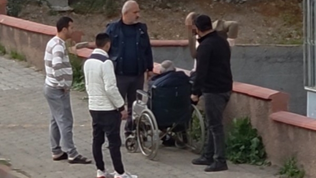 Yaşlı babasına sert çıkan şahıs, yanlış anlaşılınca darp edildi