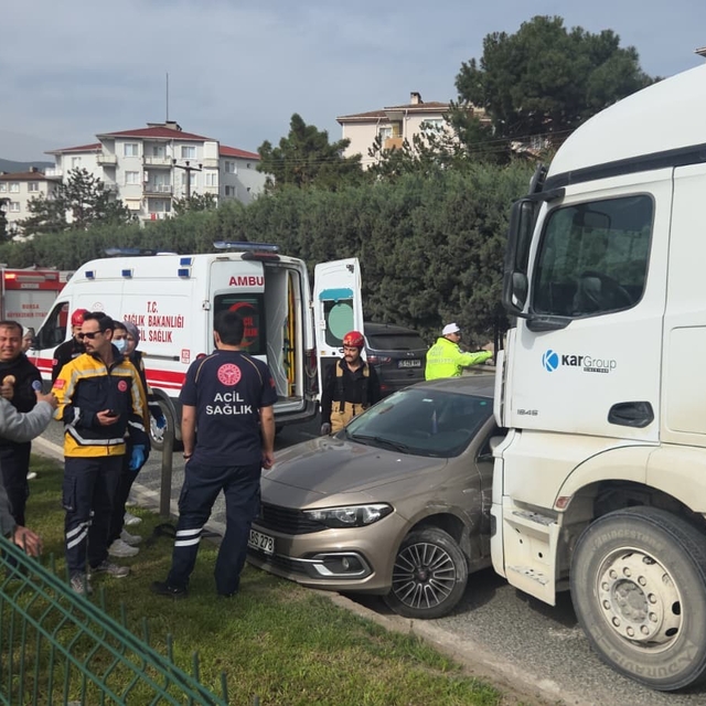 Önüne kattığı otomobili sürükledi