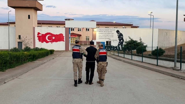 Hırsızlık suçundan 26 yıl kesinleşmiş cezayla aranan şahıs yakalandı