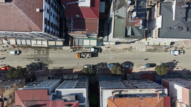 İstiklal Caddesi'nde asfalt ve kaldırım çalışmalarına başlandı