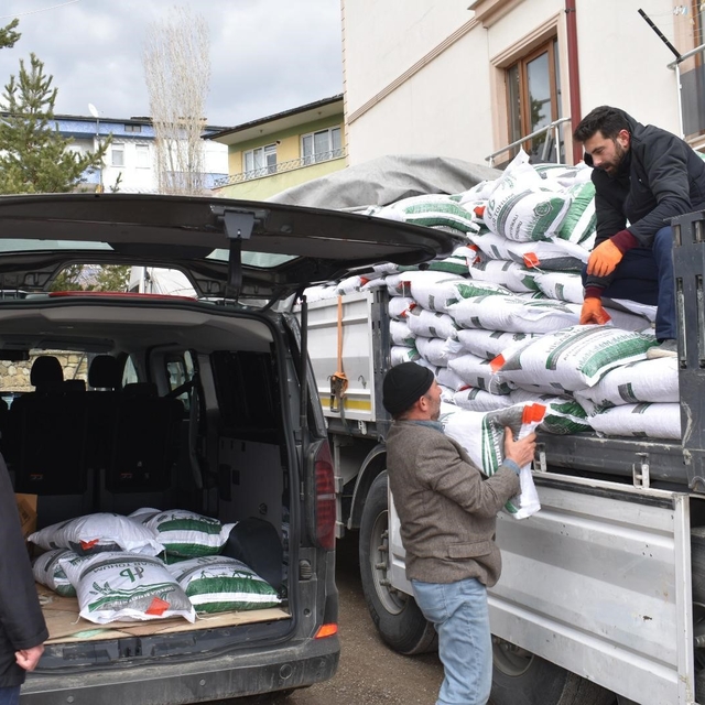 Bayburt'ta üreticilere yüzde 75 hibeli nohut tohumu dağıtıldı