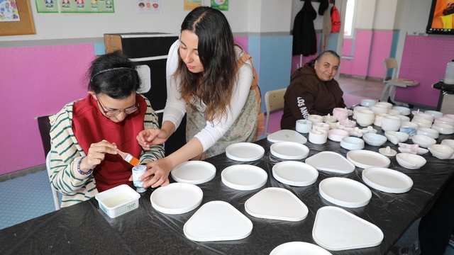 Engelsiz eller Mesir için üretiyor
Özel ihtiyaçlı öğrencilerden festivale anlamlı katkı