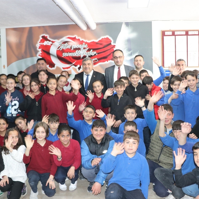 Sünnetci okul programlarına devam ediyor