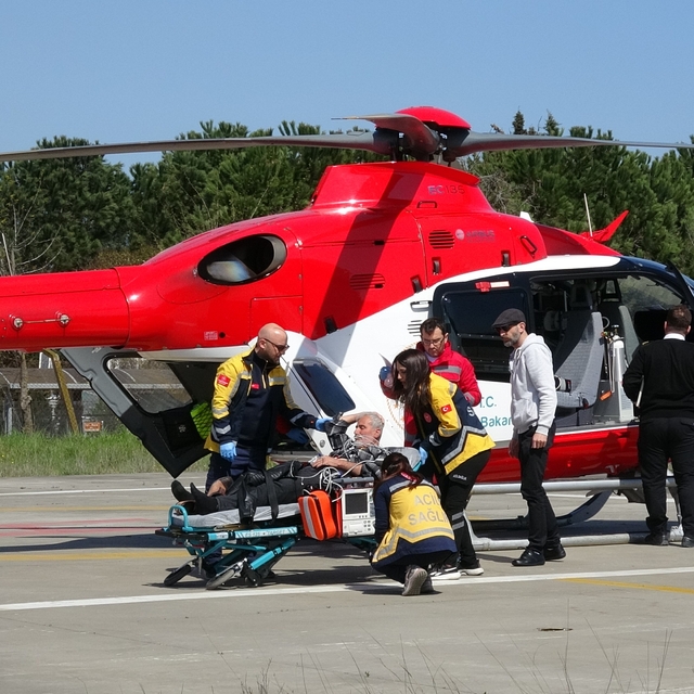 Kalp krizi geçiren hasta için ambulans helikopter zamanla yarıştı
