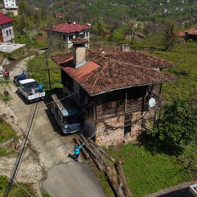 Kahverengi kokarcaya karşı kışlaklardan çıkış öncesi ilaçlama hız kazandı
Z...