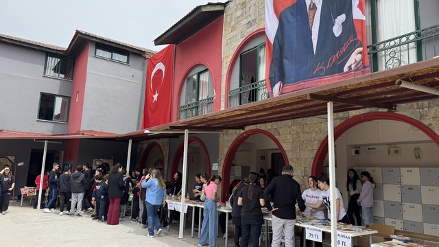 Marmaris'te kardeş okul yararına "İki Okul, Tek Yürek" kermesi düzenlendi