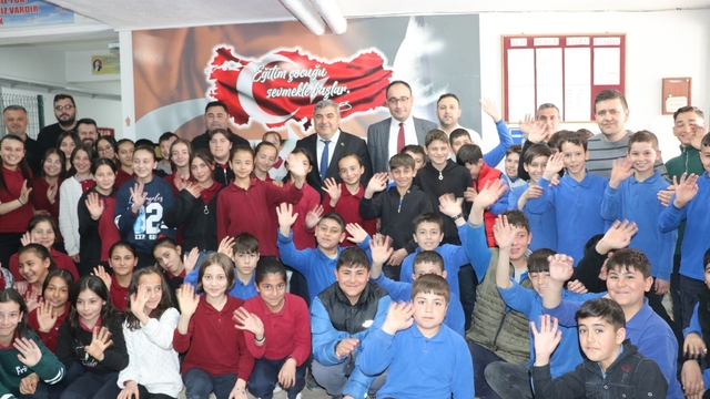 Sünnetci okul programlarına devam ediyor