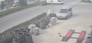 Sürücüsüz minibüs yola çıktı, seyir halindeki araçların arasına daldı Konya'da el frenini çekmeyi unutan sürücünün aracı yola çıktı, minibüs çevredeki vatandaşlar tarafından durduruldu