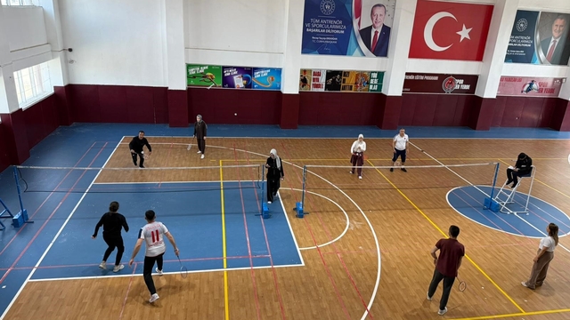 Adıyaman'da kurum içi badminton turnuvası düzenlendi