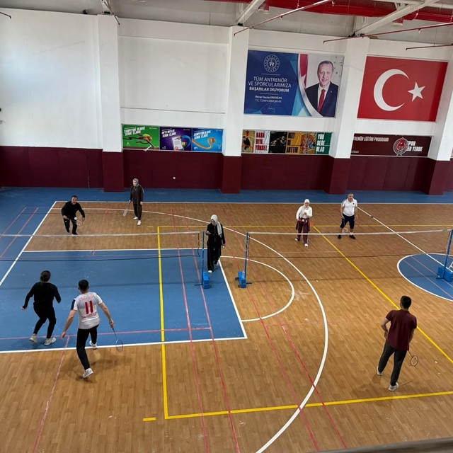 Adıyaman'da kurum içi badminton turnuvası düzenlendi