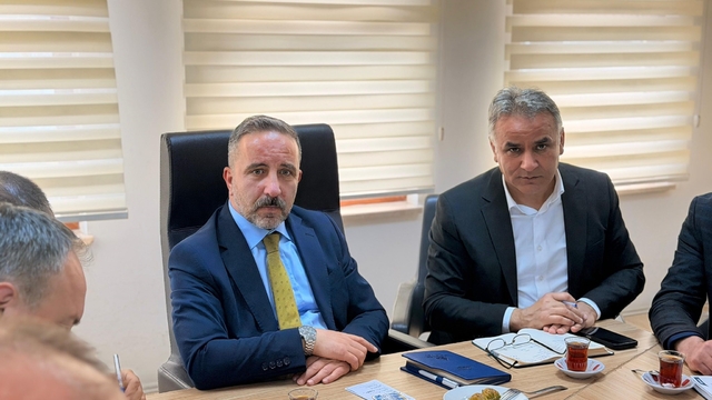 Başkan Albayrak: "Perşembe'de alt ve üstyapı çalışmalarımız hız kesmiyor"