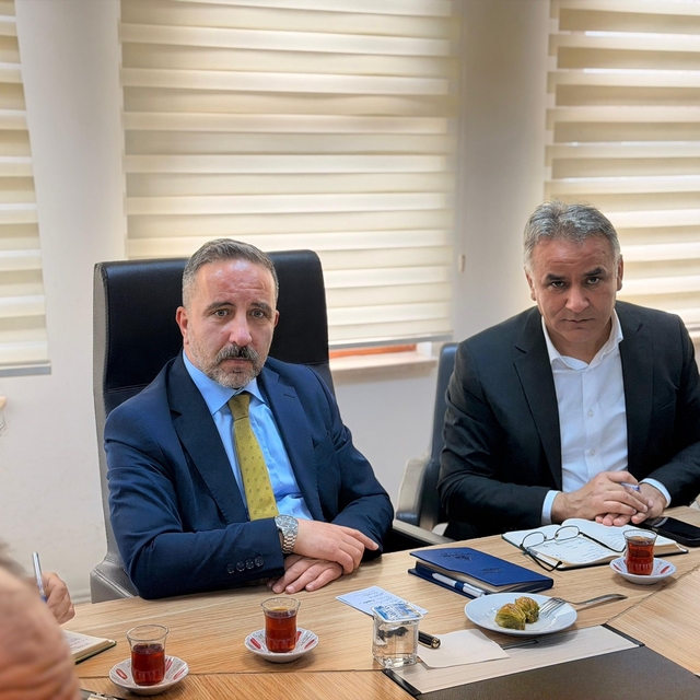 Başkan Albayrak: "Perşembe'de alt ve üstyapı çalışmalarımız hız kesmiyor"