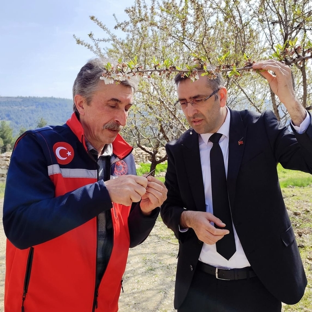 Uşak İl Tarım ve Orman Müdürlüğü ekipleri üreticiyle bir araya geldi