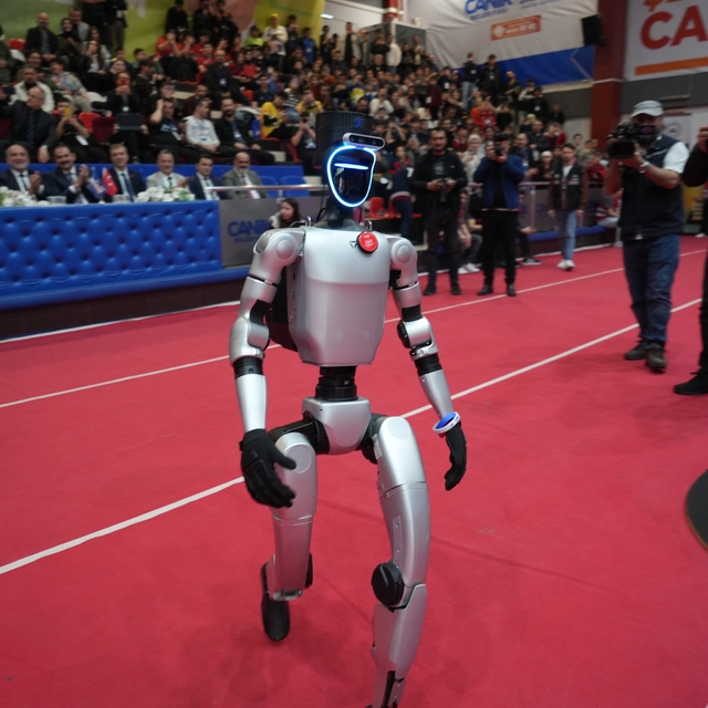 Samsun'da genç kaşifler robotlarıyla sahnede