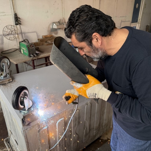 Kartepe'de eskiyen çöp konteynerleri onarılarak yeniden kullanıma sunuluyor