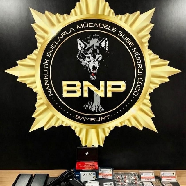 Bayburt'ta alkollü eğlence mekânında satışa hazır uyuşturucu maddeler ele g...