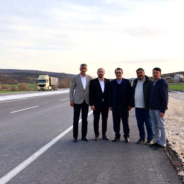 Milletvekili Dönmez, Seyitgazi yolunda incelemeler yaptı