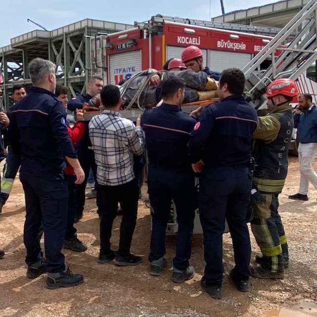 Beton perdah makinesinin çarptığı işçi ağır yaralandı
İnşaatın ikinci katın...