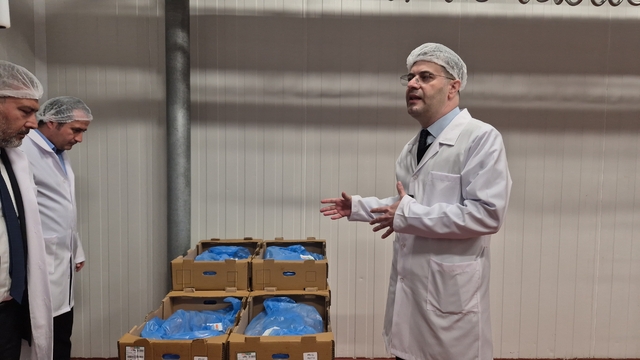 Anadolu Üniversitesi'nden yemek üretiminde örnek model
Binlerce öğrenci için uygun fiyat, yüksek kapasite, tam hijyen sağlanıyor
Rektör Prof. Dr. Yusuf Adıgüzel;
"Porselen tabaklarda sunduğumuz 35 TL'lik 4 çeşit yemek, diğer üniversite fiyatlarının oldukça altındadır"
"Ödeme gücü olmayan yaklaşık 2 bin 600 öğrencimiz bu hizmetten tamamen ücretsiz yararlanıyor