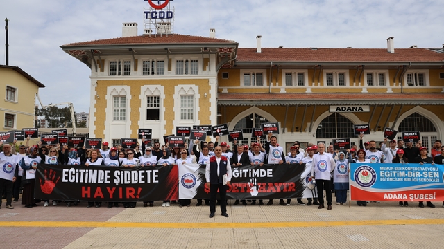 Adana'da eğitimciler Şanlıurfa'daki saldırıyı kınadı