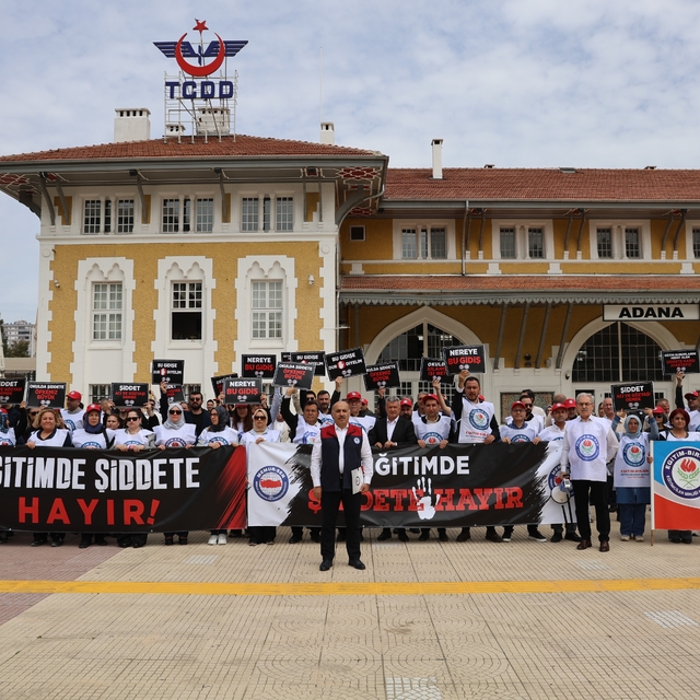 Adana'da eğitimciler Şanlıurfa'daki saldırıyı kınadı