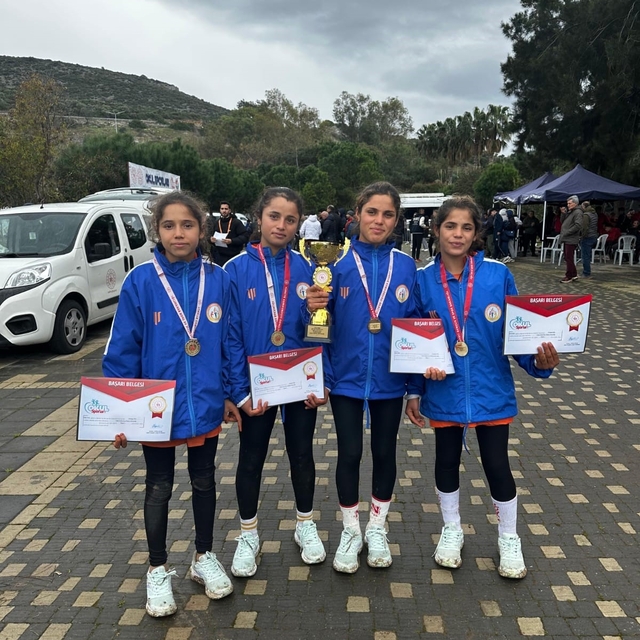 Atletizmde bir ilk: 4 kız kardeş kürsüye çıktı